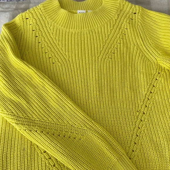 GAP knit sweater , yellow shade NWNT - Picture 12 of 14